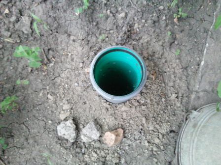 Пластиковая труба для канализации после установки в почву
